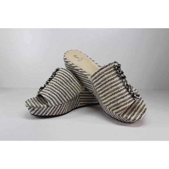 Simply Vera - Vera Wang Wedge Heel, Size W7 (US SELLER) - Good Condition - Picture 2 of 6